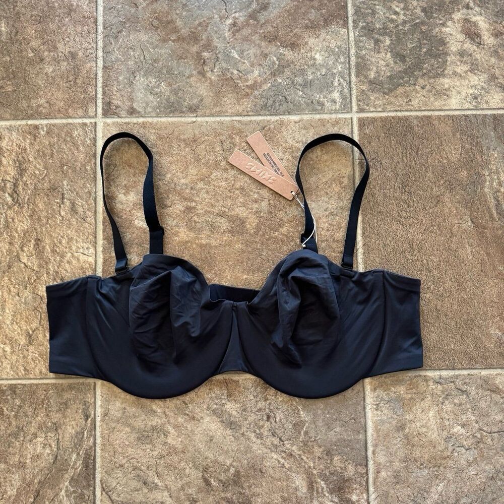 Skims Smoothing Intimates Unlined Strapless Bra Onyx Size 42C